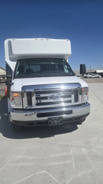 Picture of 2019 Ford E-450 Shuttle Bus