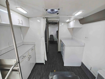 Picture of 2021 Ford E450 Turtle Top Mobile Clinic