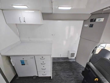 Picture of 2021 Ford E450 Turtle Top Mobile Clinic