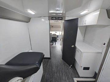Picture of 2021 Ford E450 Turtle Top Mobile Clinic