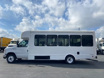 Picture of 2018 Ford E-450 Shuttle Bus