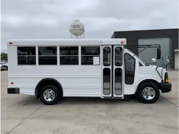 Picture of 2007 Chevrolet Express 3500 Shuttle Bus
