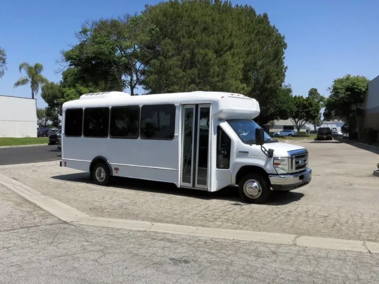 Picture of 2017 Ford E450 Challenger Shuttle Bus