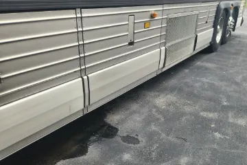 Picture of 1996 MCI 102D 47P 