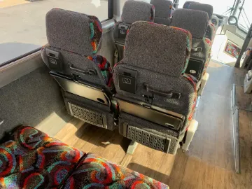 1999 MCI 102-EL3 Coach Bus