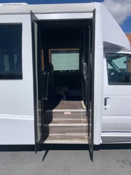 2018 Ford E-450 Shuttle Bus