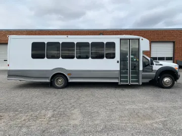 2014 Ford F-550 Shuttle Bus