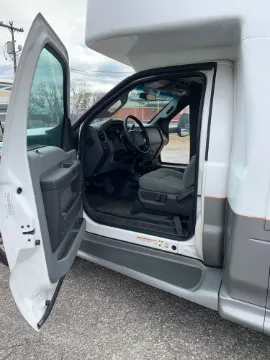 2014 Ford F-550 Shuttle Bus