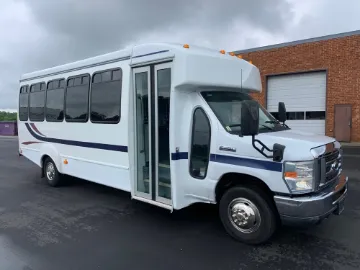 2010 Ford E-450 Shuttle Bus