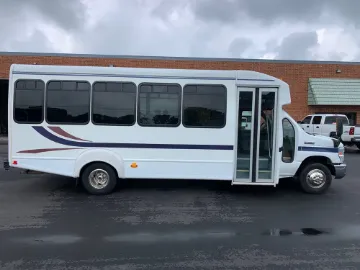 2010 Ford E-450 Shuttle Bus