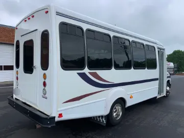 2010 Ford E-450 Shuttle Bus