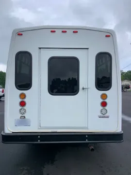 2010 Ford E-450 Shuttle Bus