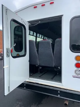 2010 Ford E-450 Shuttle Bus