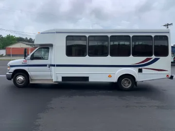 2010 Ford E-450 Shuttle Bus
