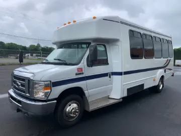 2010 Ford E-450 Shuttle Bus