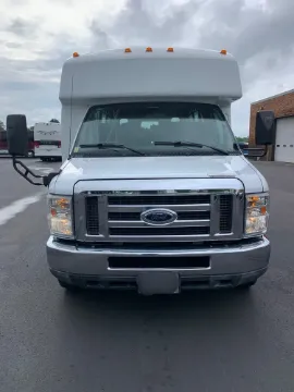 2010 Ford E-450 Shuttle Bus