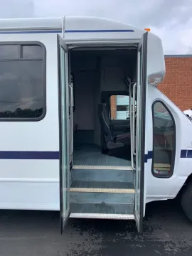 2010 Ford E-450 Shuttle Bus
