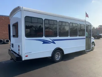 2004 Ford E-350 Shuttle Bus