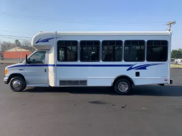 2004 Ford E-350 Shuttle Bus