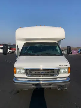 2004 Ford E-350 Shuttle Bus