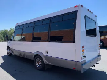 2002 Ford E-450 Shuttle Bus