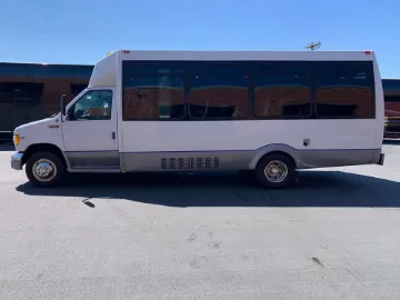 2002 Ford E-450 Shuttle Bus