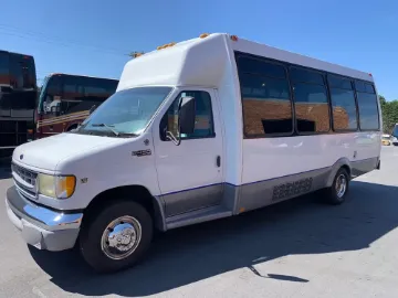 2002 Ford E-450 Shuttle Bus