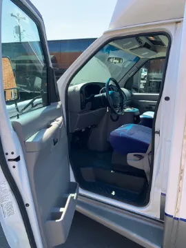 2002 Ford E-450 Shuttle Bus
