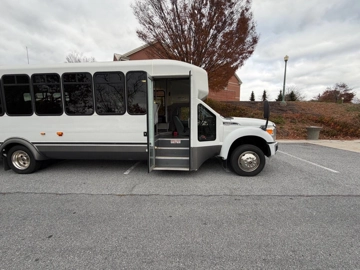 Picture of 2011 Ford F-550 Aero Elite ADA Shuttle Bus
