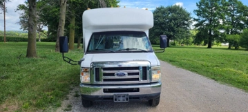 Picture of 2008 Ford E-350 Shuttle Bus