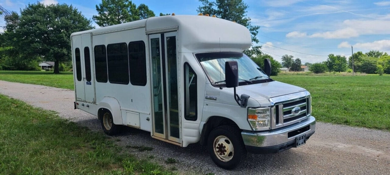 Picture of 2008 Ford E-350 Shuttle Bus