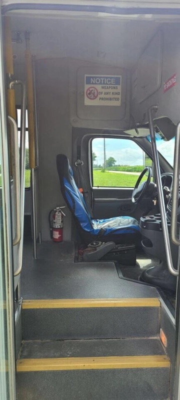 Picture of 2008 Ford E-350 Shuttle Bus