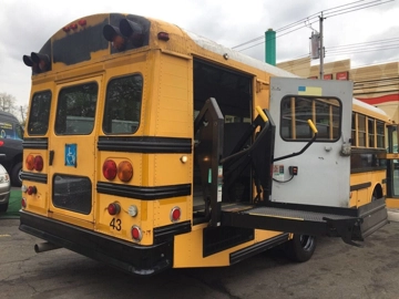 Picture of 2000 Thomas Built Buses Saf-T-Liner EF School Bus