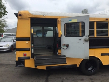 Picture of 2000 Thomas Built Buses Saf-T-Liner EF School Bus