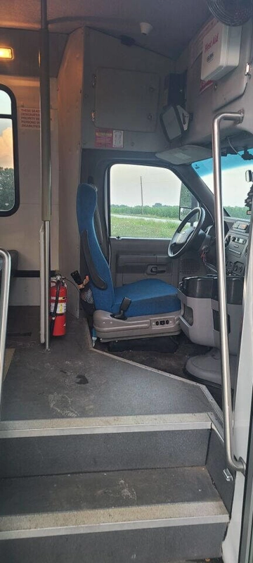 Picture of 2009 Ford E-450 ADA Shuttle Bus