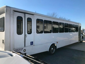 Picture of 2013 International PC505 Starcraft Mid Size Bus