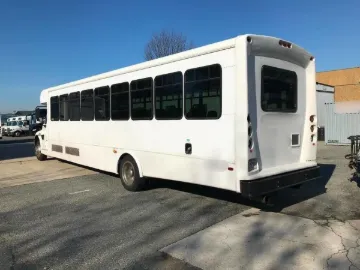 Picture of 2013 International PC505 Starcraft Mid Size Bus