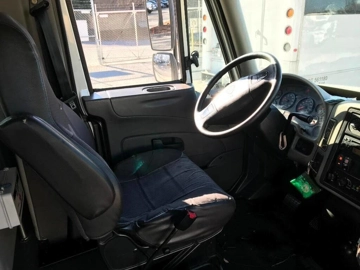 Picture of 2013 International PC505 Starcraft Mid Size Bus