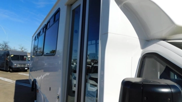 Picture of 2017 Ford F-550 Shuttle Bus