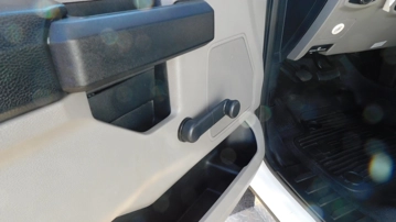 Picture of 2017 Ford F-550 Shuttle Bus