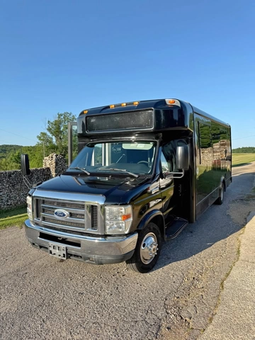 Picture of 2015 Ford E450 22P Party Bus