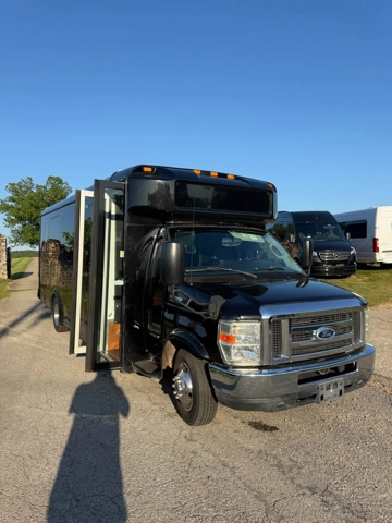 Picture of 2015 Ford E450 22P Party Bus