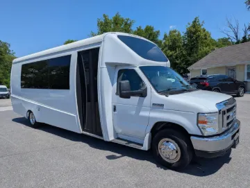 Picture of 2019 Ford E450 Shuttle Bus