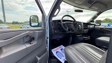 Picture of 2017 CHEVROLET EXPRESS G3500 Passenger Van