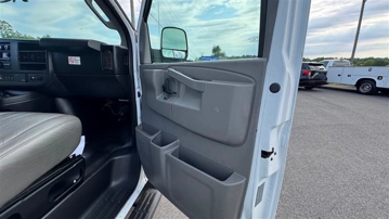 Picture of 2017 CHEVROLET EXPRESS G3500 Passenger Van