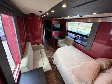 Picture of 2010 Prevost H3-45 Motorcoach Conversion