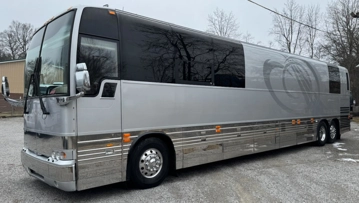 Picture of 2010 Prevost XLII Entertainer Motorcoach Conversion