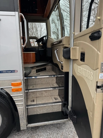 Picture of 2010 Prevost XLII Entertainer Motorcoach Conversion