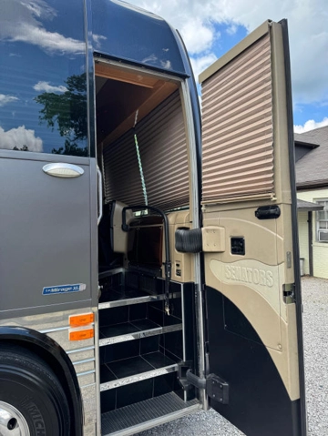 Picture of 2009 Prevost XLII Entertainer Motorcoach