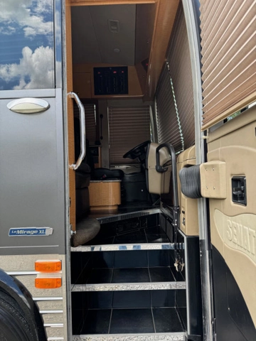 Picture of 2009 Prevost XLII Entertainer Motorcoach